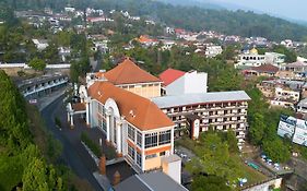 Royal Hotel And Convention Tretes